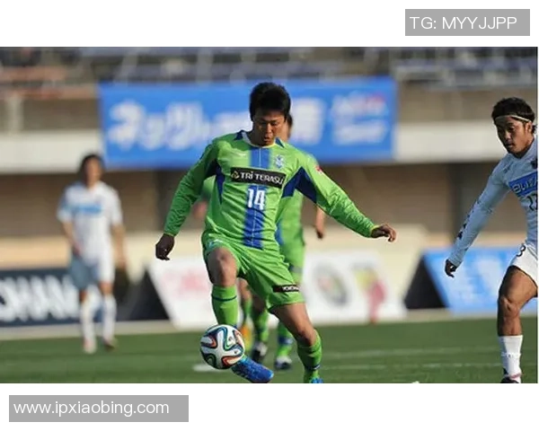 冈山绿稚与山口雷诺的激烈对决展现足球魅力与团队精神